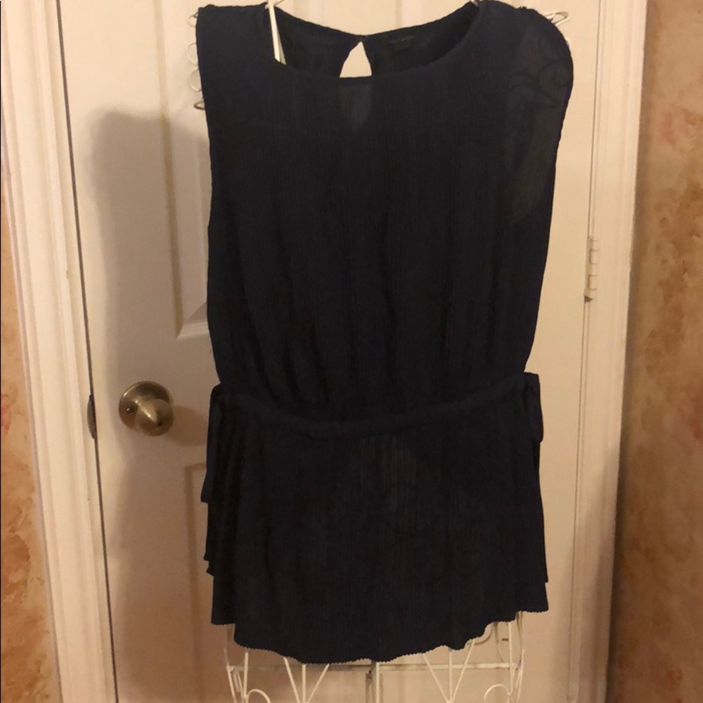 Women’s sleeveless, tie waisted blouse
